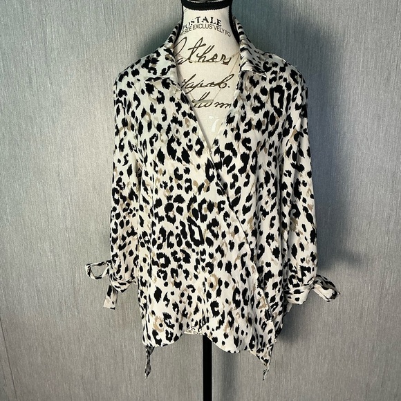 She+Sky Leopard Print Wrap Blouse Size Large - Picture 12 of 12